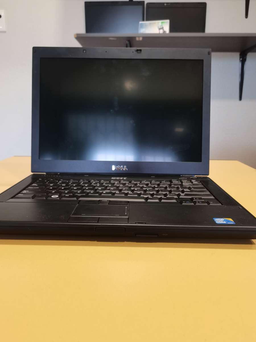 Dell Latitude E6410 - Intel Core i5-M 560 @ 2.67GHz - 4GB RAM - 500GB HDD - Battery Dead