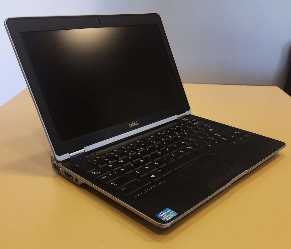 Dell Latitude E6230 - Intel Core i5-3320M @ 2.60GHz - 4GB RAM - 500GB HDD