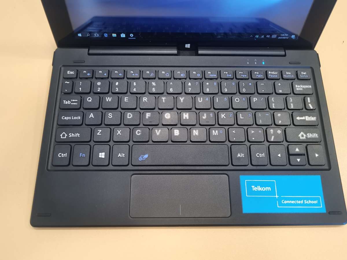 Mecer Xpress Executive A105c - Intel Atom x5-28350 @1.44GHz - 2GB RAM - 32GB HDD - Intel HD Graphics