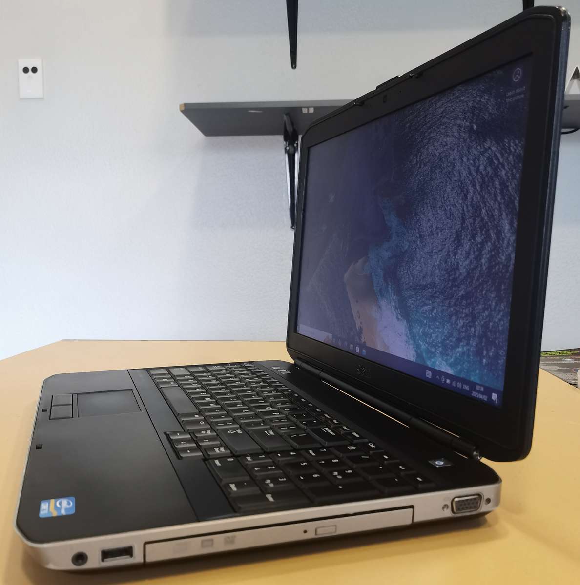 Dell Latitude E5530 - Intel Core i5-3210M @ 2.50 - 4GB RAM - 500GB HDD