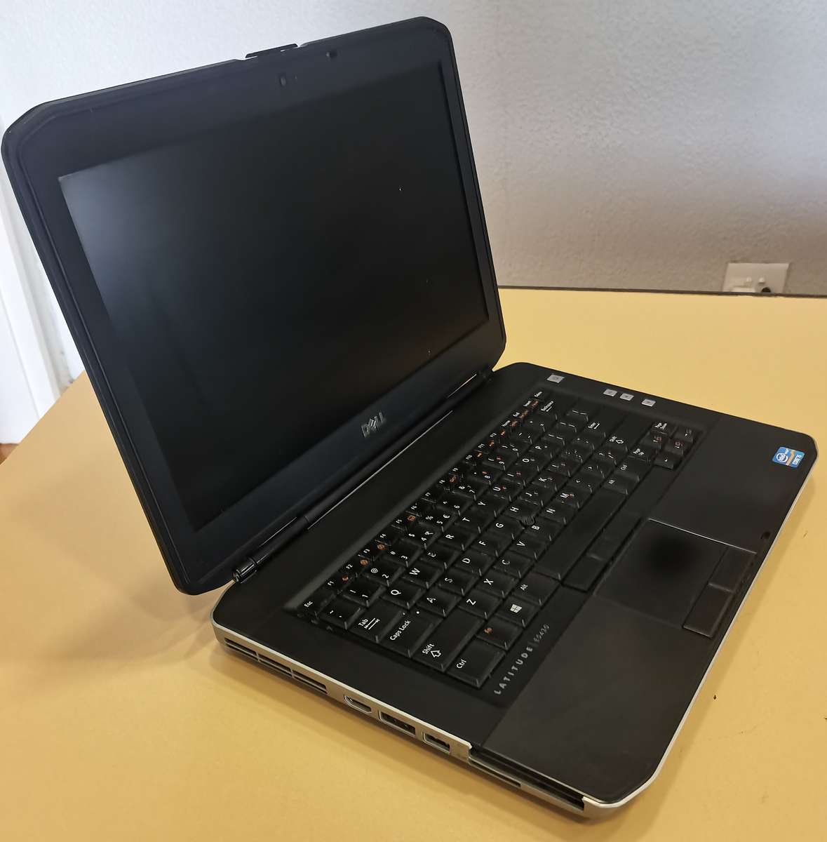 Dell Latitude E5430 - Intel Core i5-3220M @ 2.60GHz - 4GB RAM - 500GB HDD - Brand New Battery