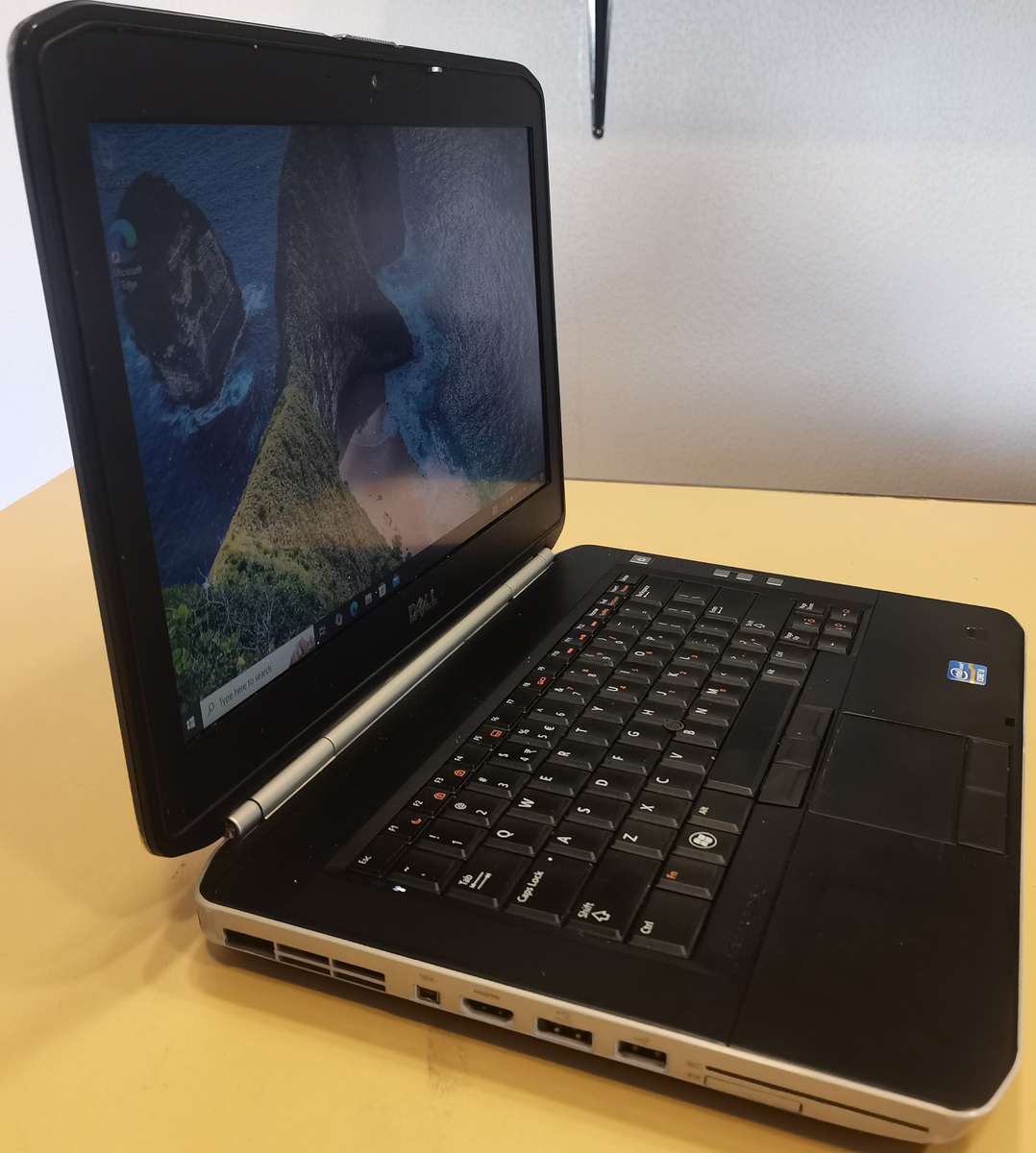 Dell Latitude E5420 - Intel Core i3-2330M @ 2.20GHz - 4GB RAM - 256GB HDD