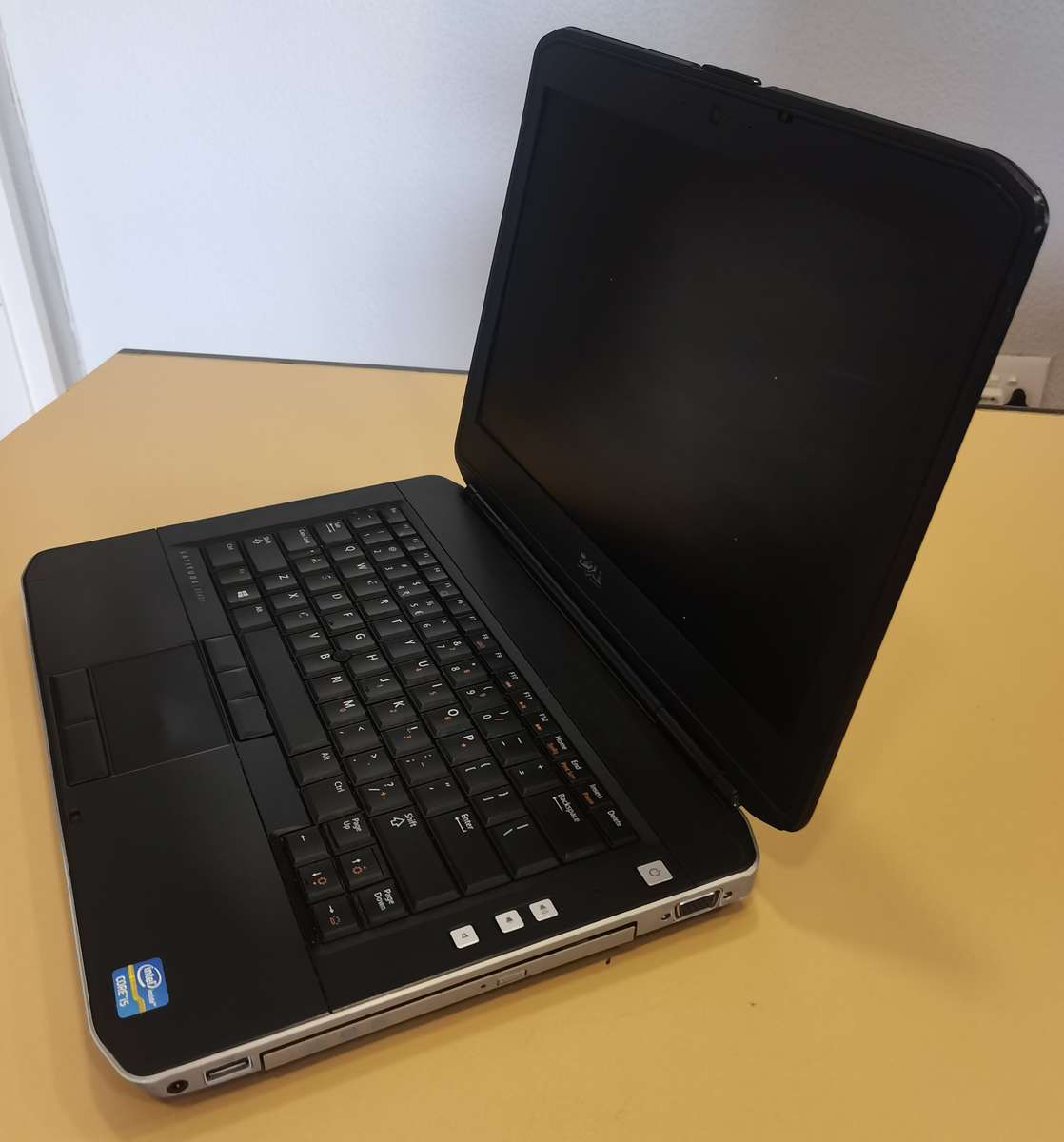 Dell Latitude E5430 - Intel Core i5-3220M @ 2.60GHz - 4GB RAM - 500GB HDD - Brand New Battery