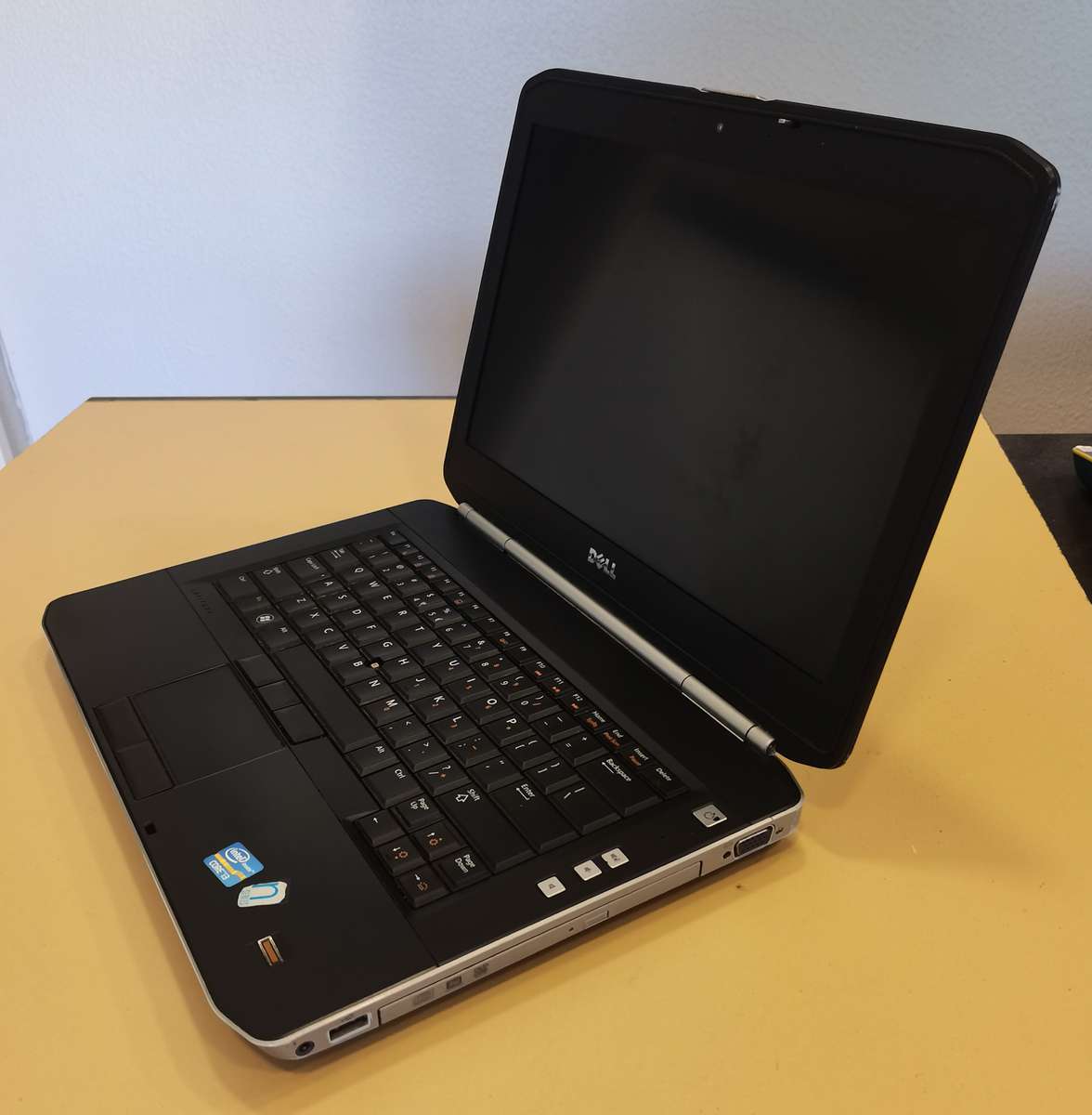 Dell Latitude n Series - Intel Core i3-2350M @ 2.30GHz - 4GB RAM - 500GB HDD - Brand New Battery