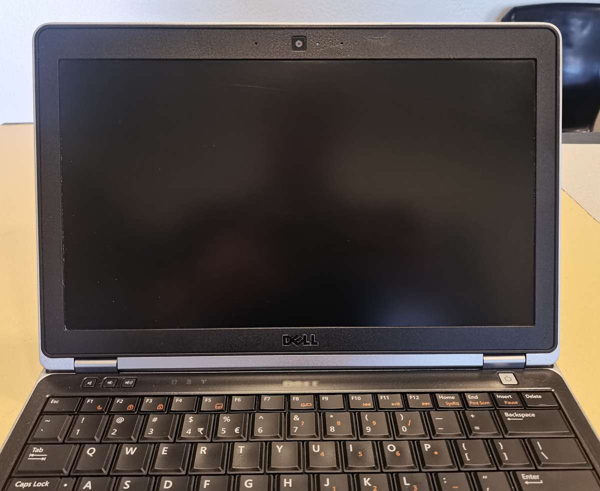 Dell Latitude E6230 - Intel Core i5-3320M @ 2.60GHz - 4GB RAM - 500GB HDD