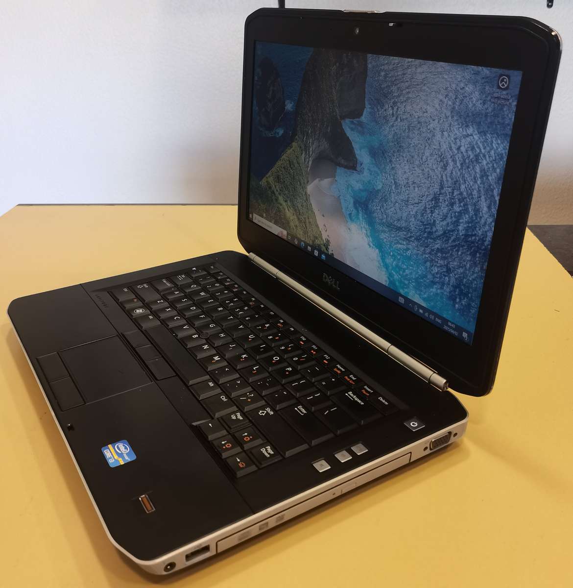 Dell Latitude E5420 - Intel Core i3-2330M @ 2.20GHz - 4GB RAM - 256GB HDD