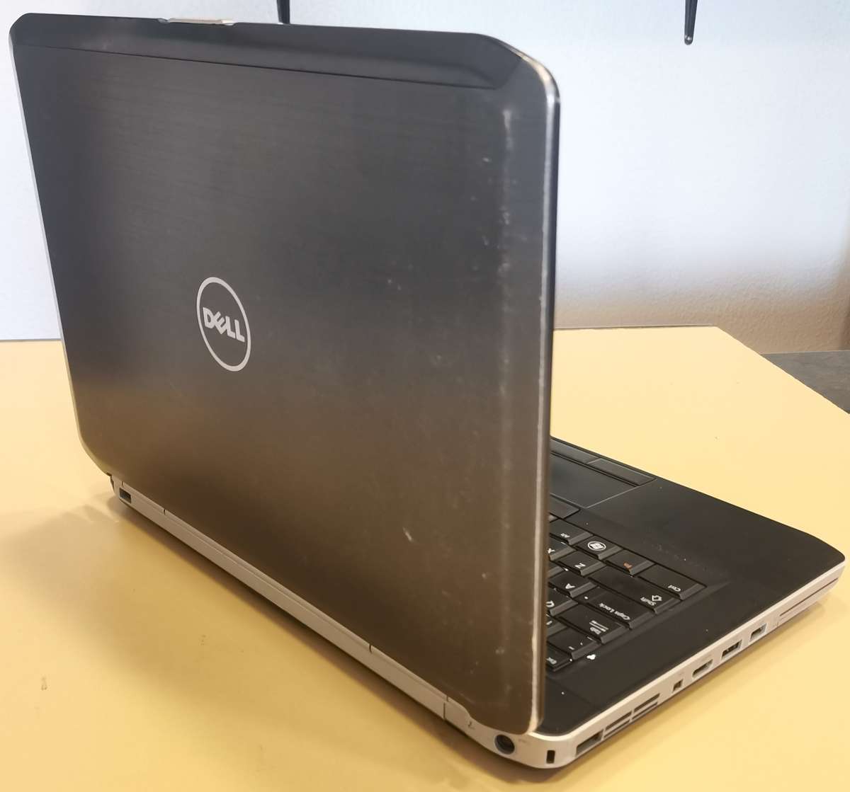 Dell Latitude E5420 - Intel Core i3-2330M @ 2.20GHz - 4GB RAM - 256GB HDD