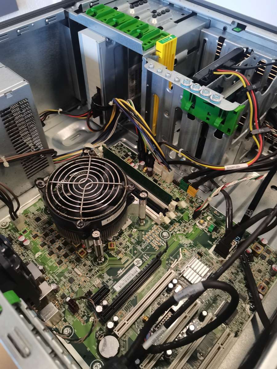 HP Compaq 8200 Elite - Intel Core i5-2500S @ 2.70GHz - 4GB RAM - 500GB HDD