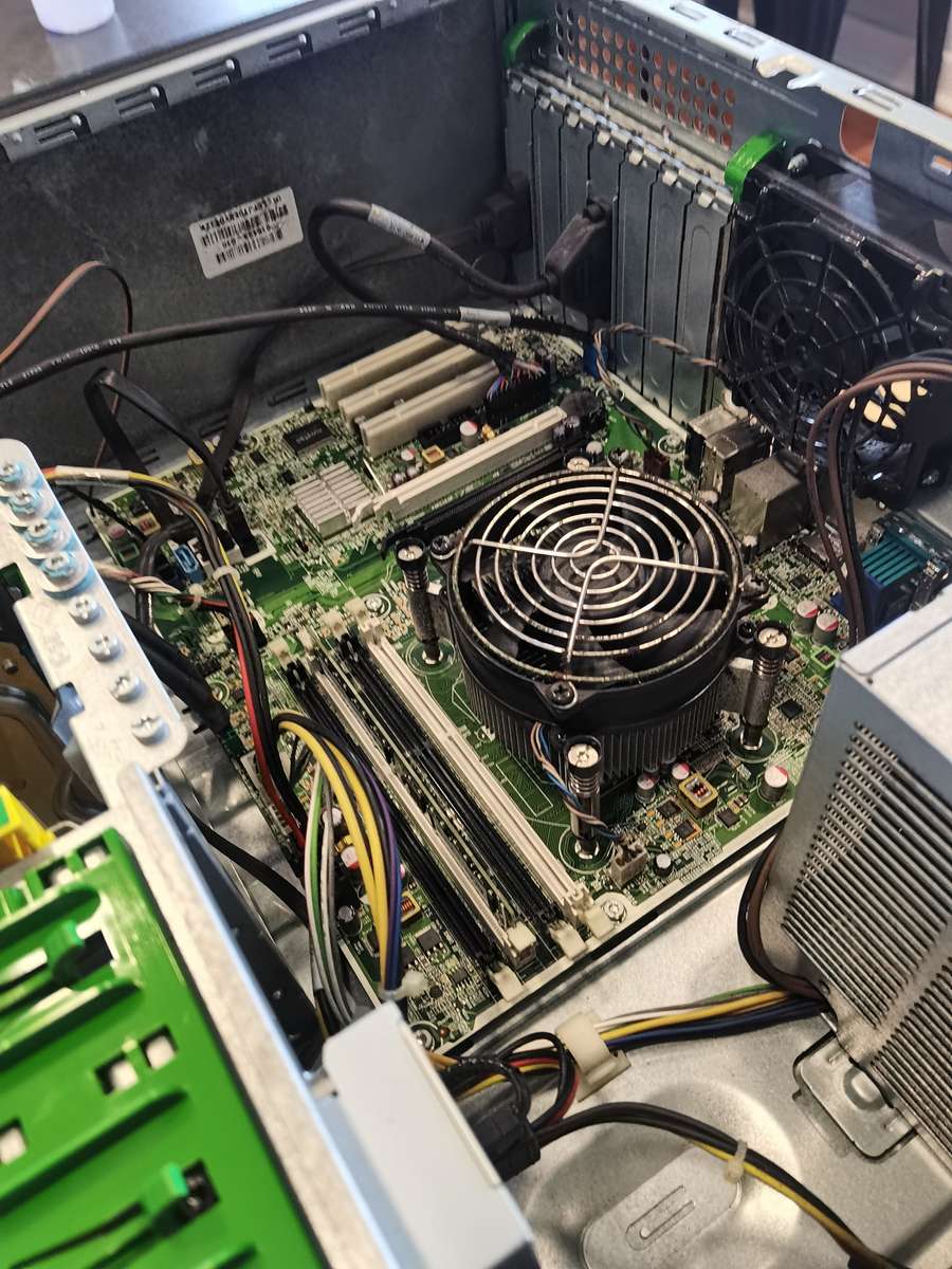 HP Compaq 8200 Elite - Intel Core i5-2500S @ 2.70GHz - 4GB RAM - 500GB HDD