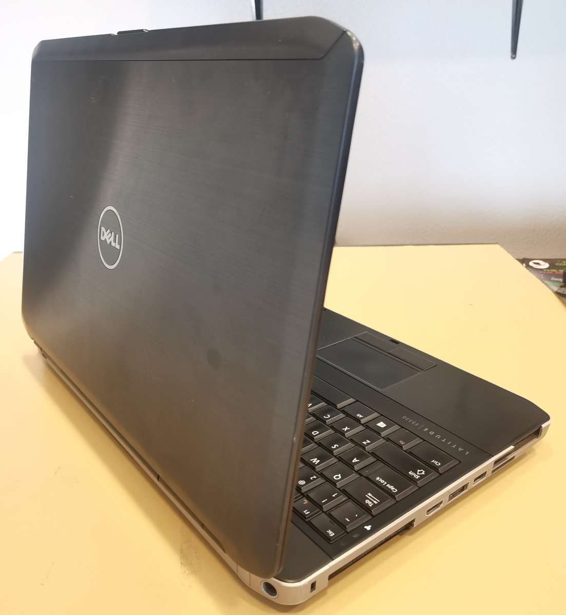 Dell Latitude E5530 - Intel Core i5-3210M @ 2.50 - 4GB RAM - 500GB HDD