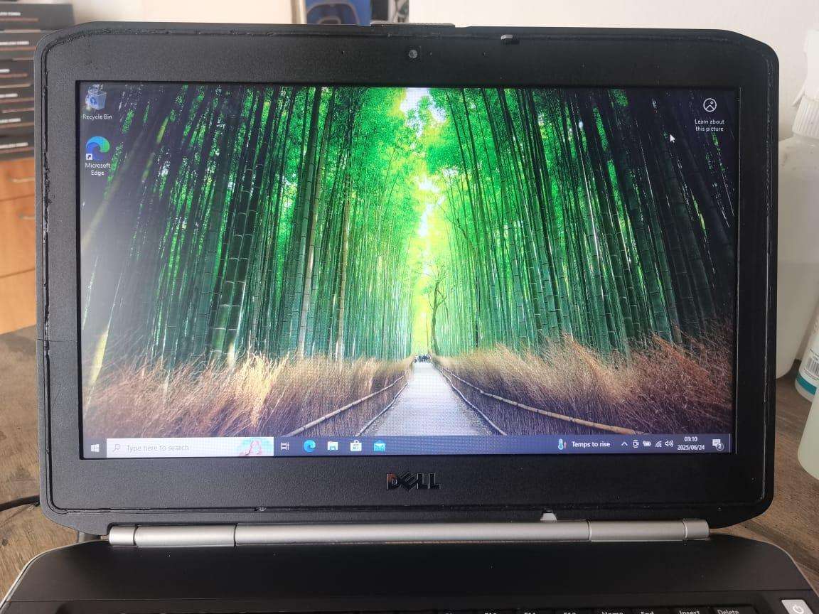 Dell Latitude E5420 - Intel Core i3-2310M @ 2.10GHz - 4GB RAM - 500GB HDD