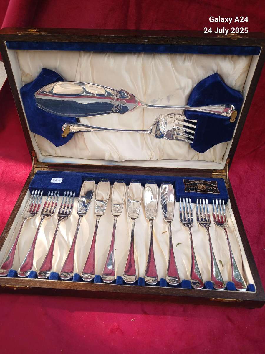 14 piece Viners silver plated fish set