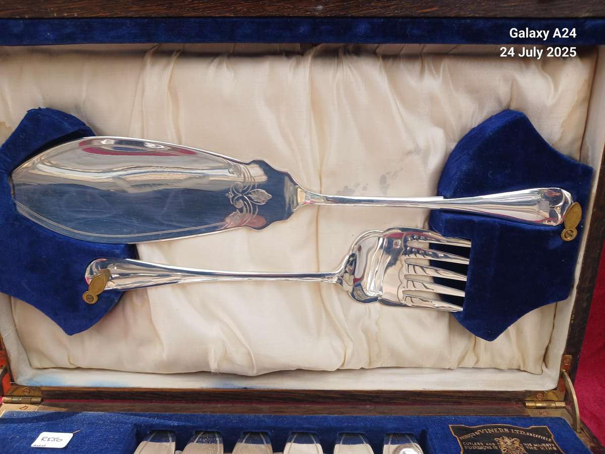 14 piece Viners silver plated fish set