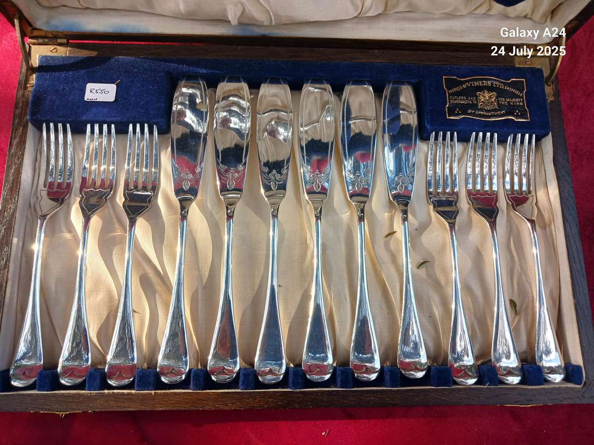 14 piece Viners silver plated fish set