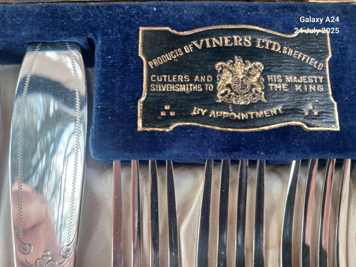 14 piece Viners silver plated fish set