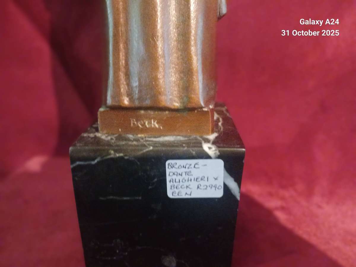 Bronze sculpture of Dante Alighieri by Ernest Beck