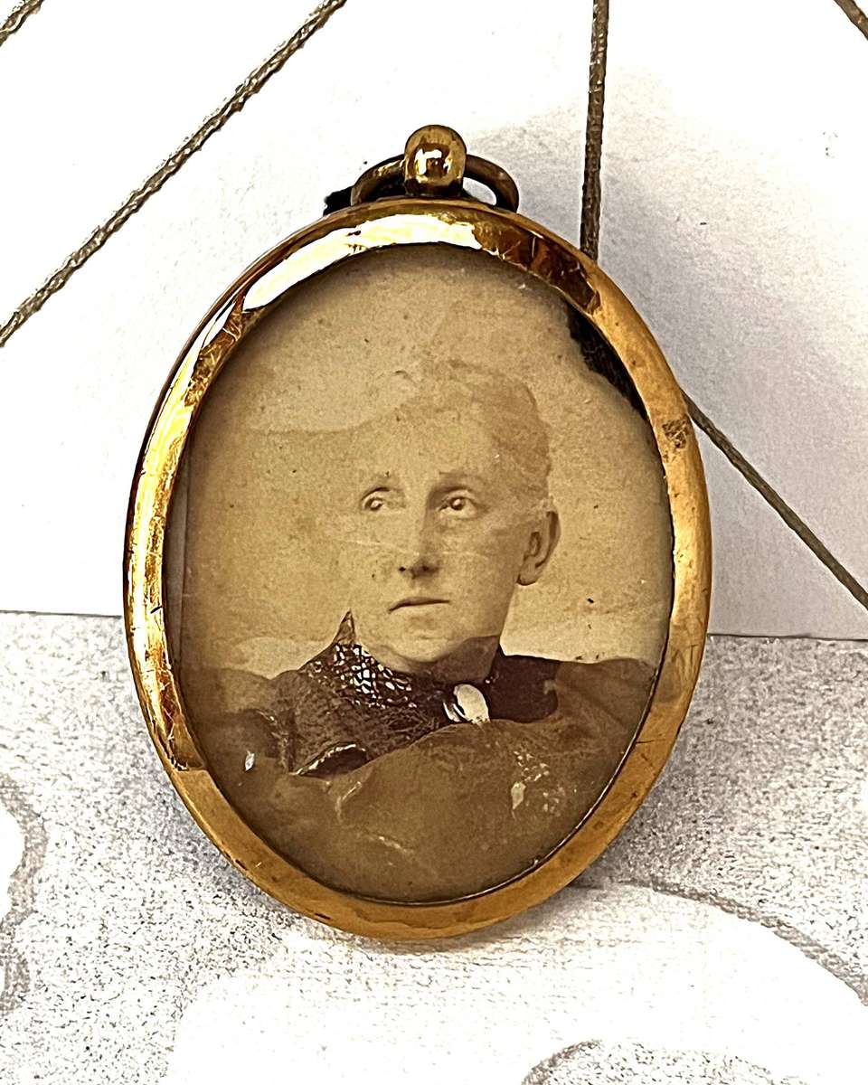 Rare Antique Victorian 3-in-1 Mourning Locket.