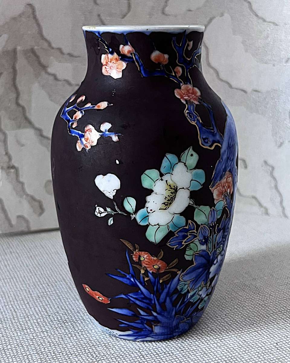 Exquisite Koransha Kinrande Porcelain Bud Vase featuring a Rich, Dramatic Matte Black