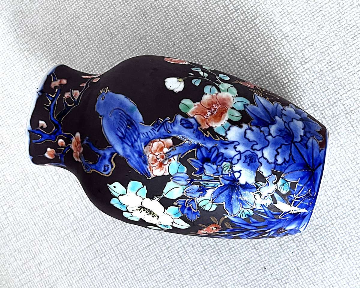 Exquisite Koransha Kinrande Porcelain Bud Vase featuring a Rich, Dramatic Matte Black