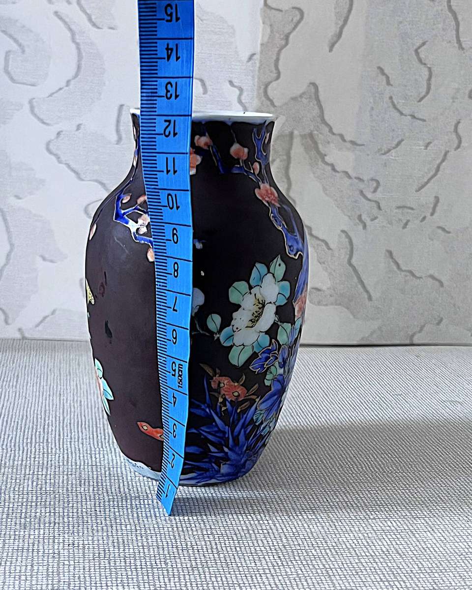Exquisite Koransha Kinrande Porcelain Bud Vase featuring a Rich, Dramatic Matte Black