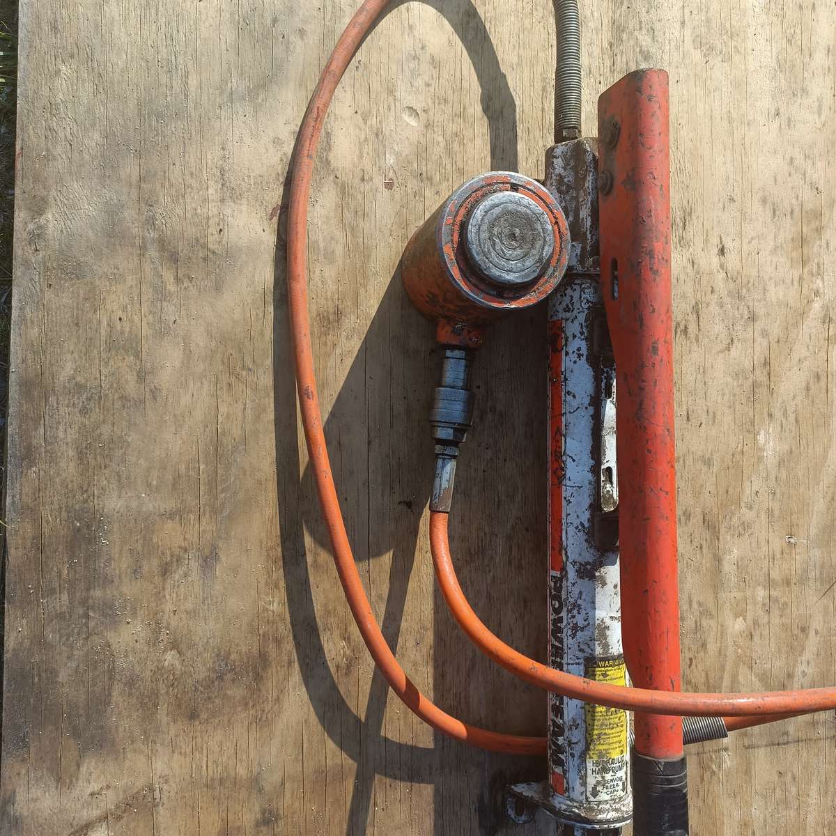 Hydraulic pack with 30 ton jack