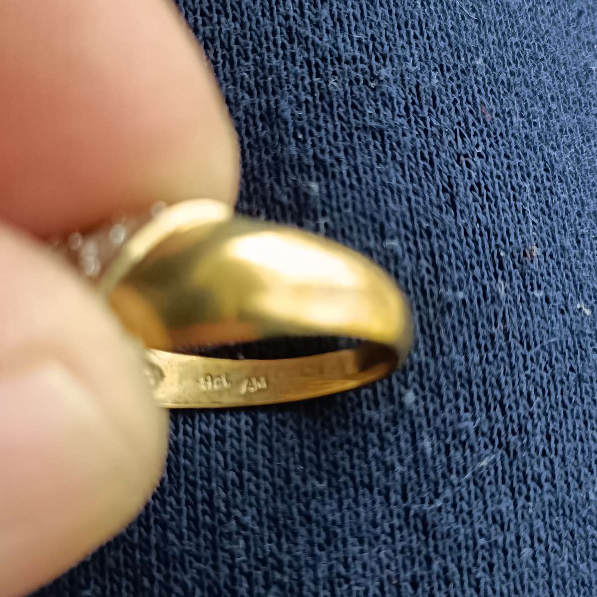 9ct Solid Gold Diamond Ring 2.6 grams