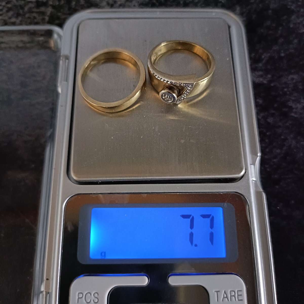 9ct Solid Gold ring pair 7.7 grams