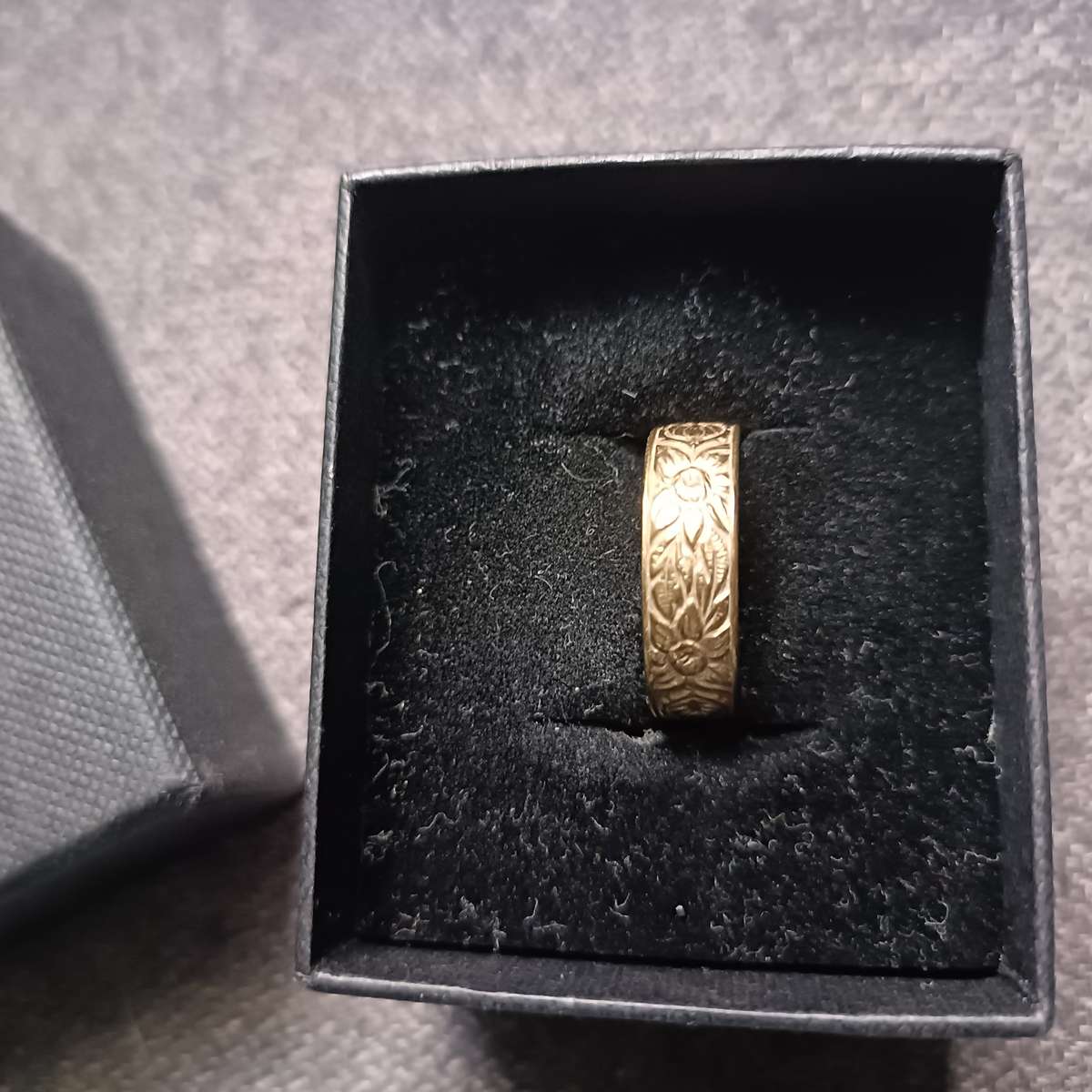 9ct Solid Gold  Ring 3.1 grams