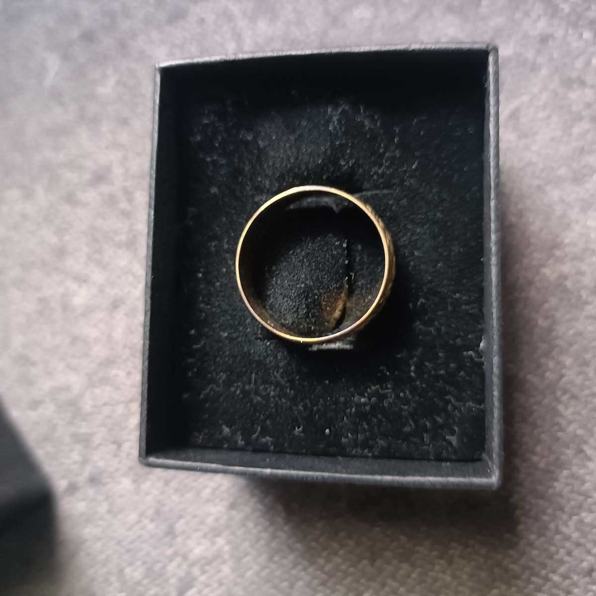 9ct Solid Gold  Ring 3.1 grams
