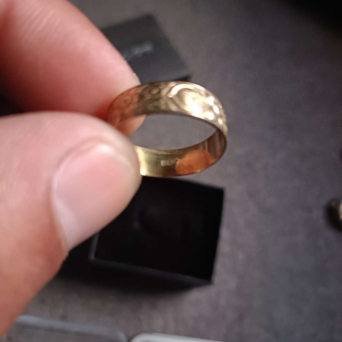 9ct Solid Gold  Ring 3.1 grams