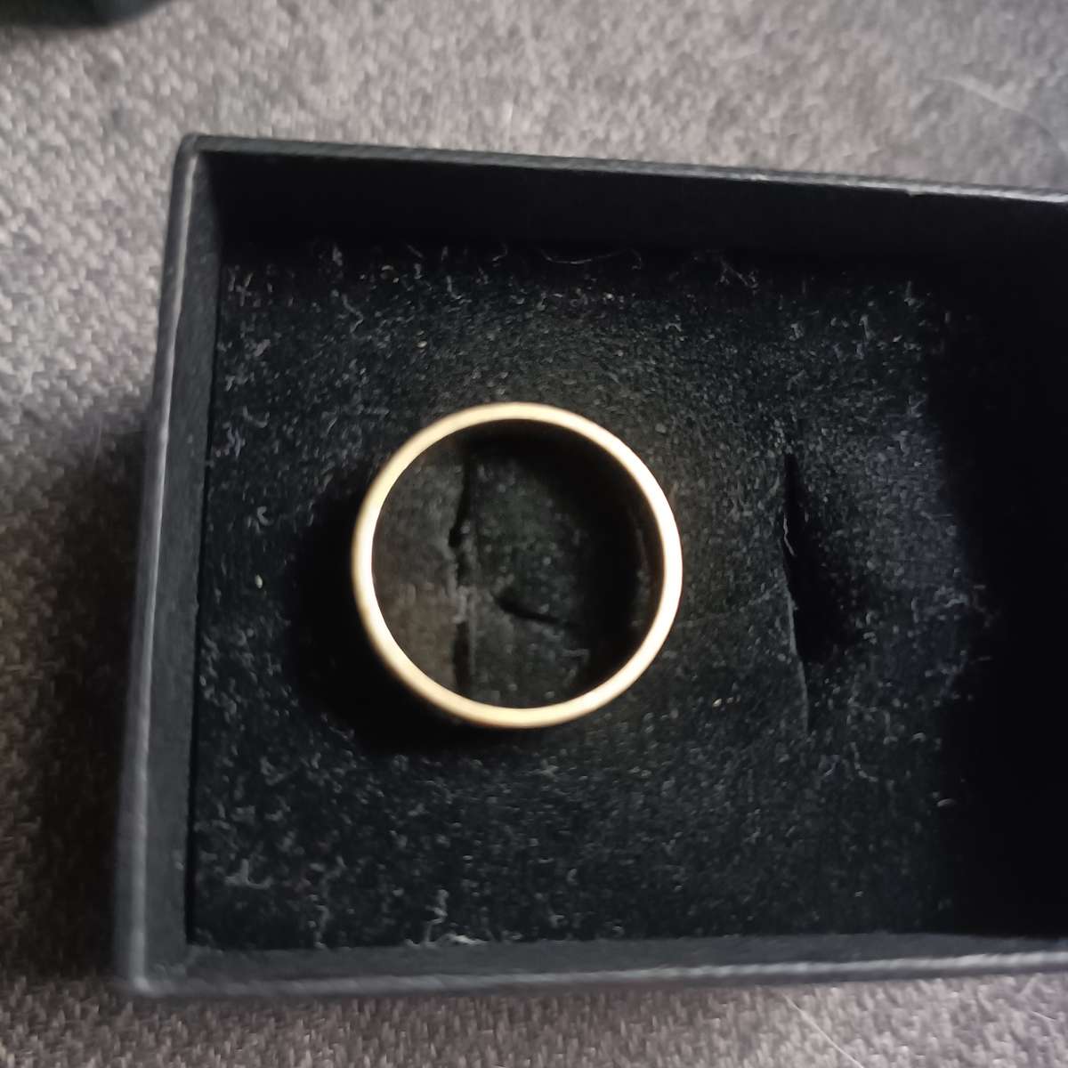 9ct Solid Gold  Ring 1.9 grams