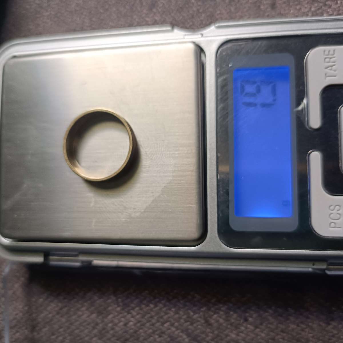 9ct Solid Gold  Ring 1.9 grams