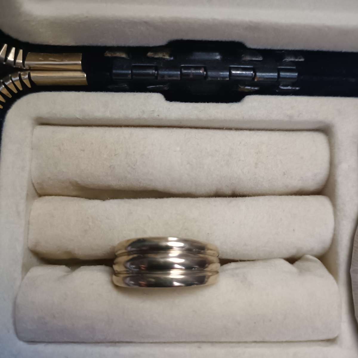 9ct Solid Gold Ring 3.1 grams