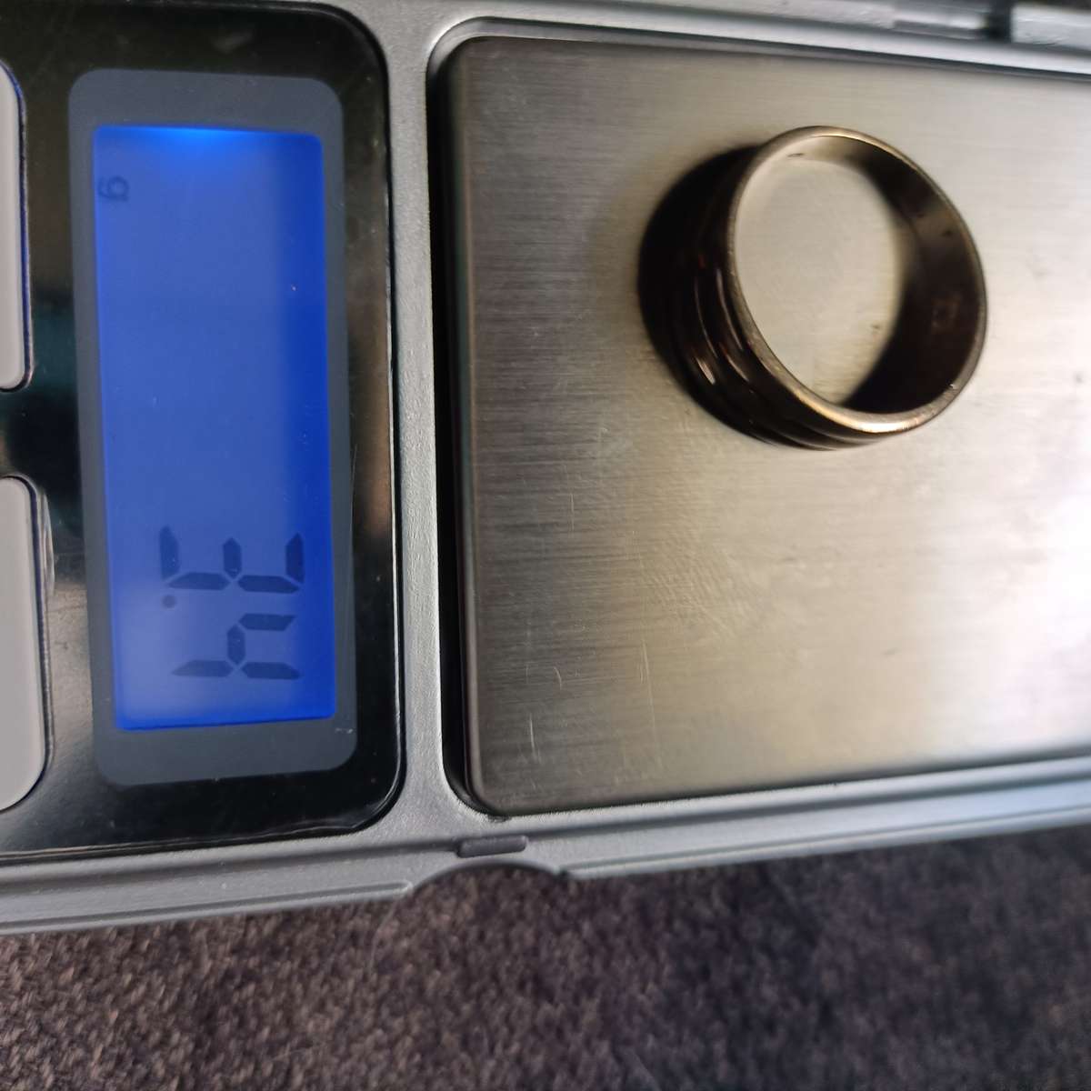 9ct Solid Gold Ring 3.1 grams