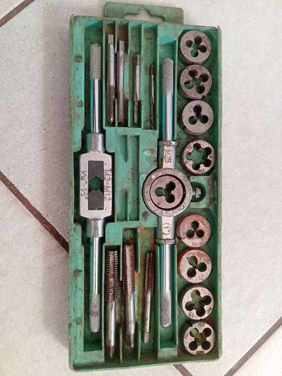 18 Piece Tap and Die Set