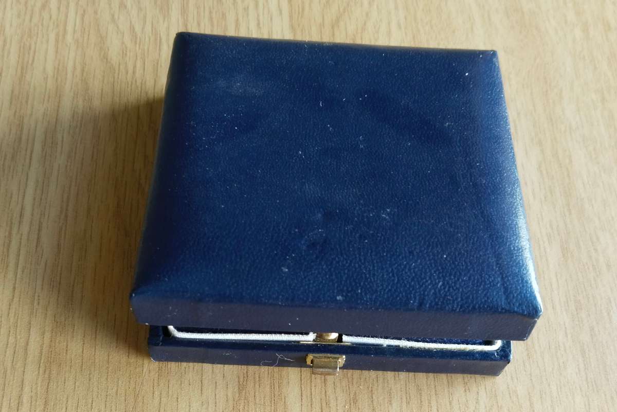 South Africa 1988 Les Huguenots Silver Proof R1. ( Case does not want to close)