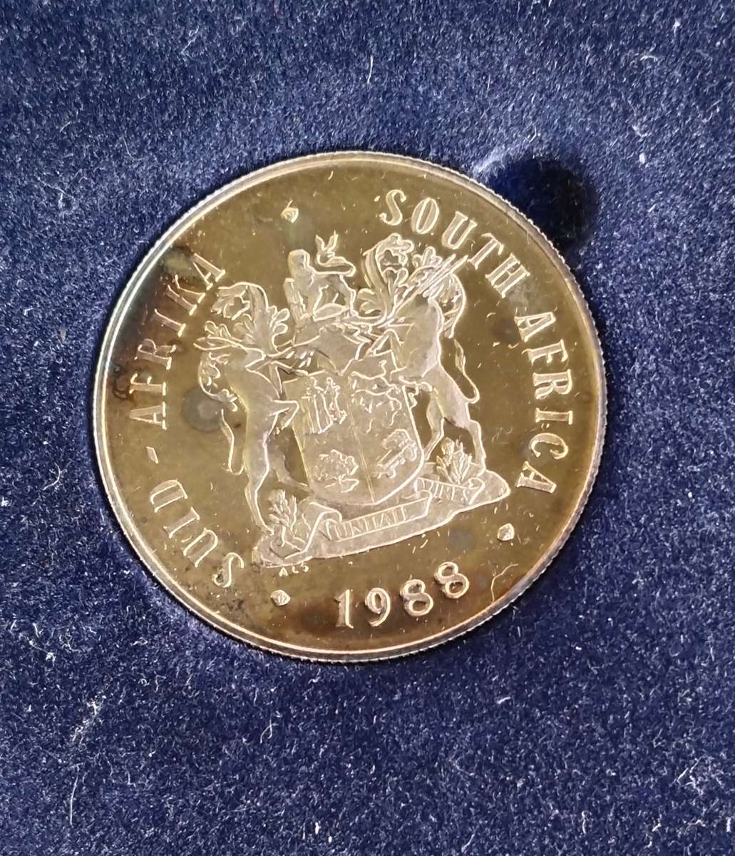 South Africa 1988 Les Huguenots Silver Proof R1. ( Case does not want to close)