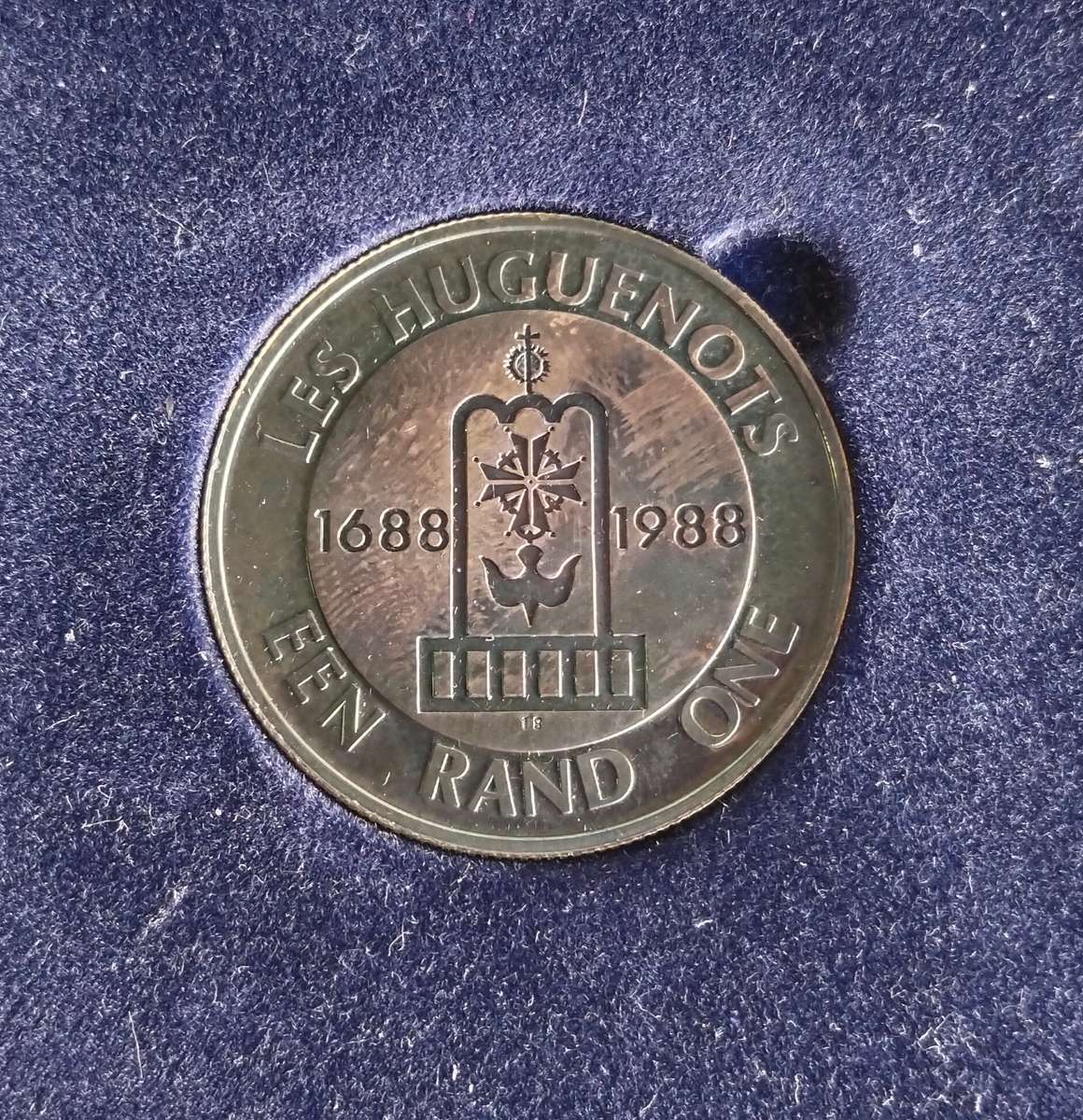 South Africa 1988 Les Huguenots Silver Proof R1. ( Case does not want to close)