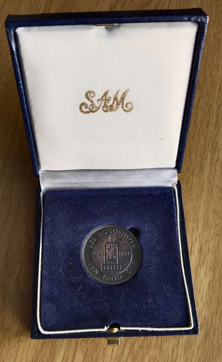 South Africa 1988 Les Huguenots Silver Proof R1. ( Case does not want to close)