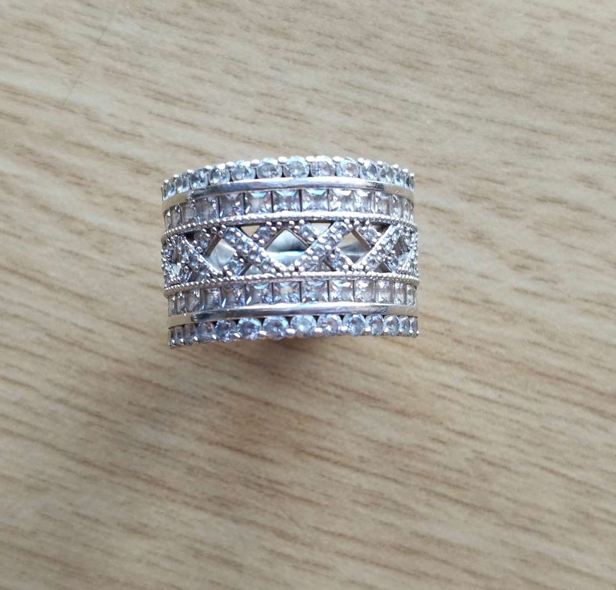 Beautiful Sterling silver ladies ring with semi precious stones. 17mm inside diameter.