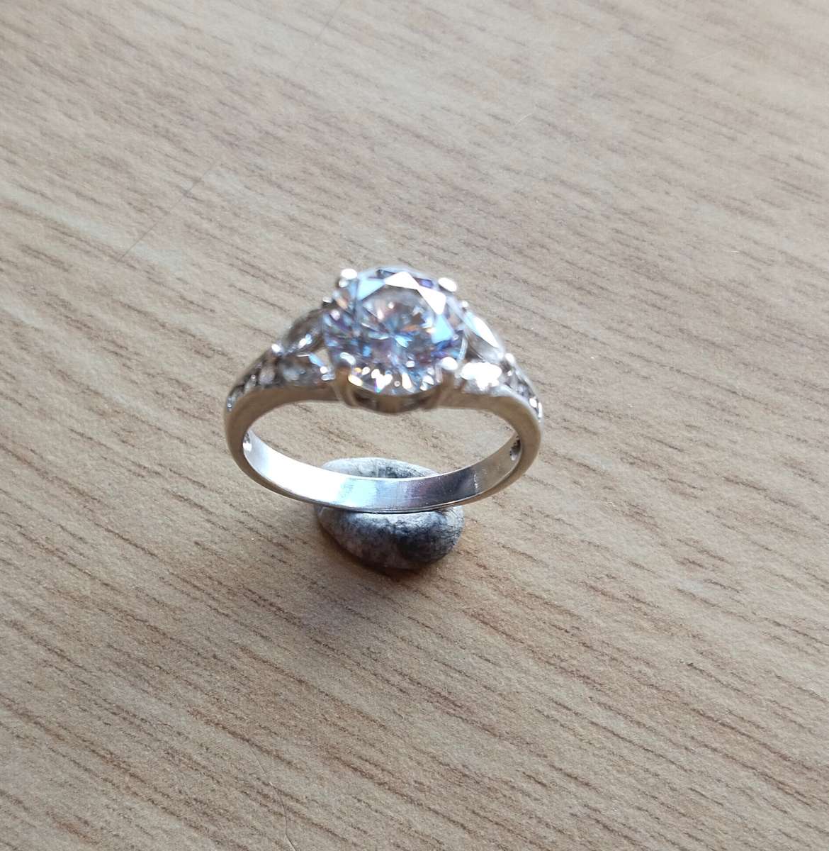 Beautiful Sterling silver ring with semi precious Stone. 17mm inside diameter.