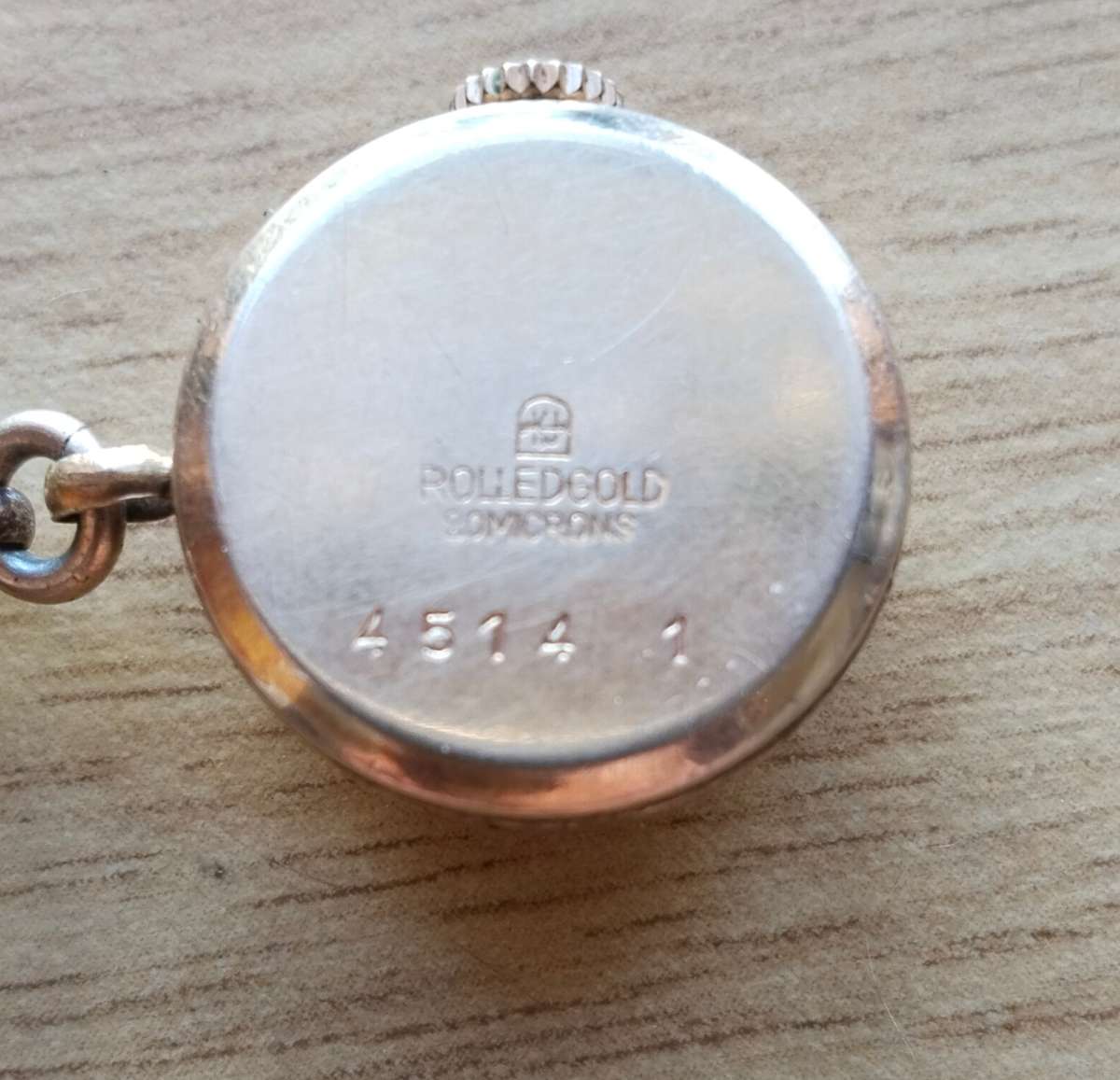 Vintage Avia 17 jeweles 20 micron gold nursing watch.