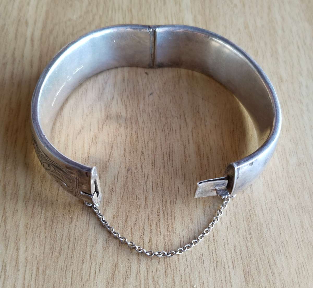 Vintage Beautiful silver ladies arm bracelet. 42.75 grams. ( Wax Filled)