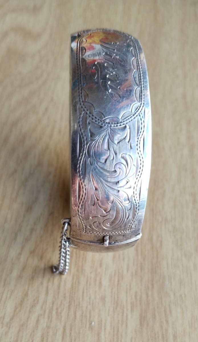 Vintage Beautiful silver ladies arm bracelet. 42.75 grams. ( Wax Filled)