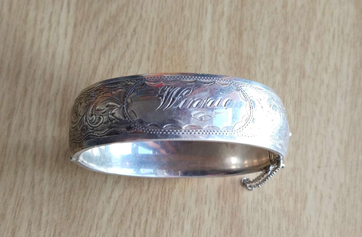 Vintage Beautiful silver ladies arm bracelet. 42.75 grams. ( Wax Filled)
