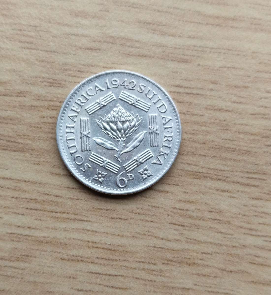 South Africa 1942 Silver Sixpence. Good condition.