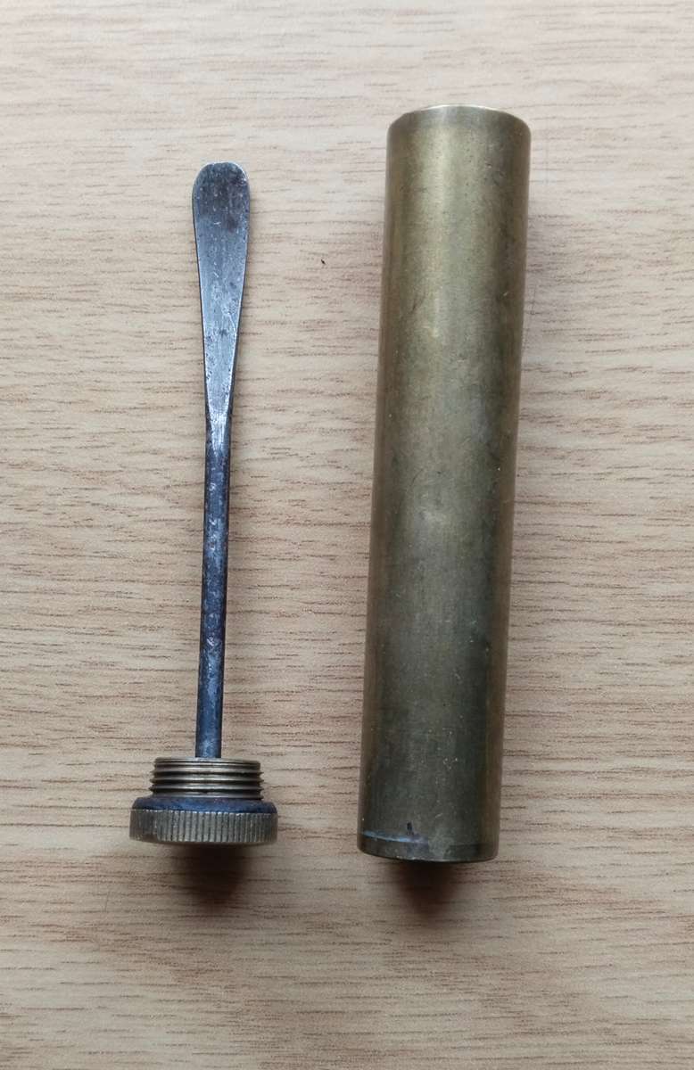 Vintage military Enfield oiler.