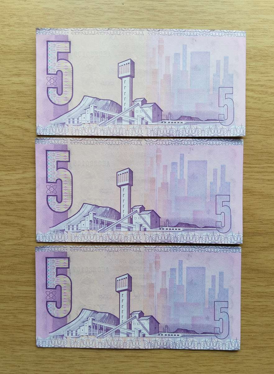 South Africa de Kock 3 consecutive number old R5 bank notes.