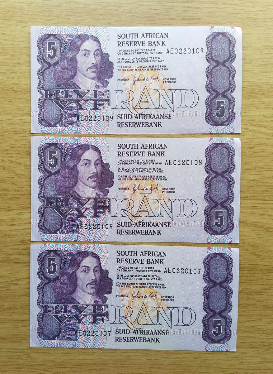 South Africa de Kock 3 consecutive number old R5 bank notes.