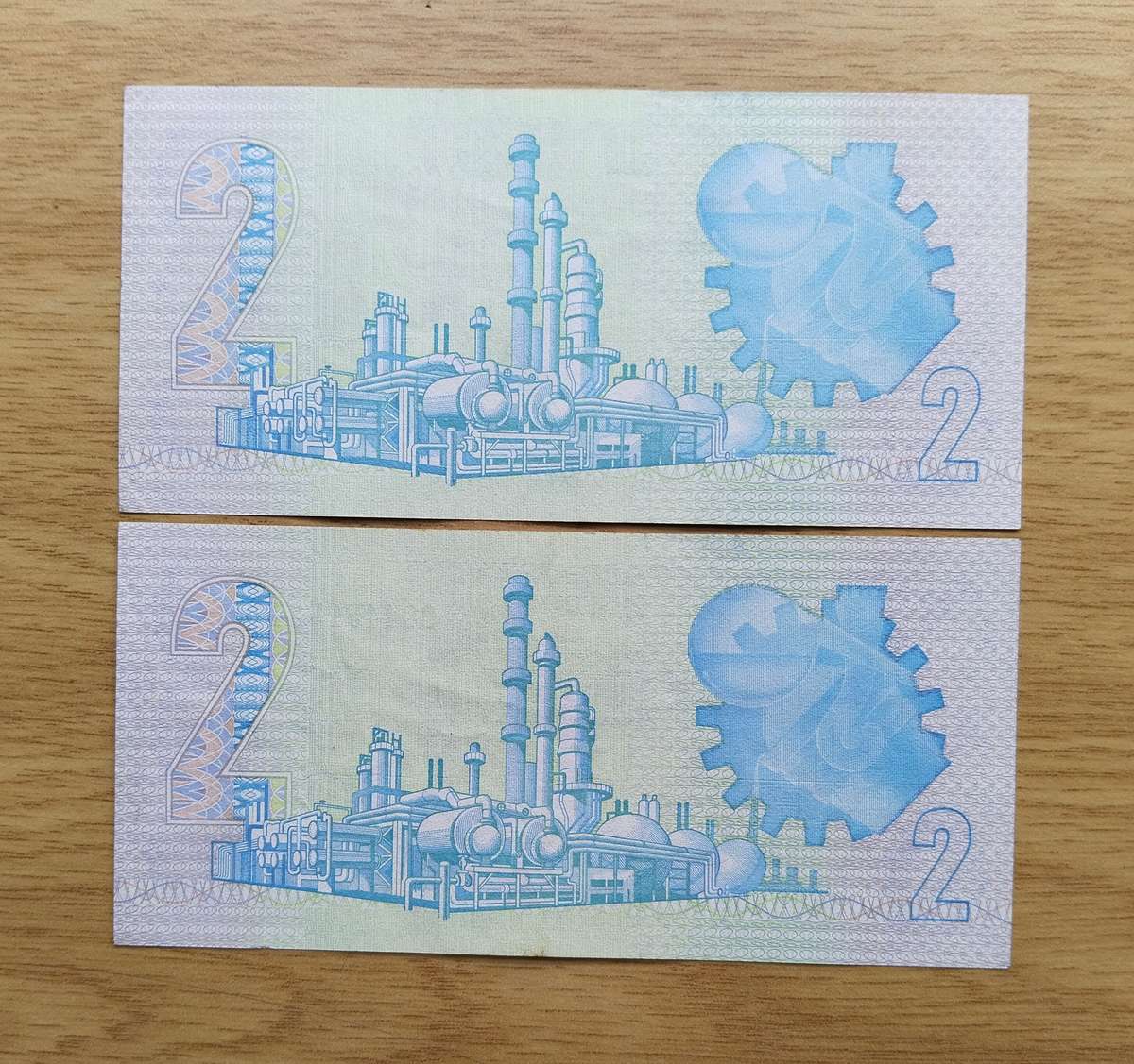 South Africa de Kock 2 consecutive number old R2 Bank Notes.